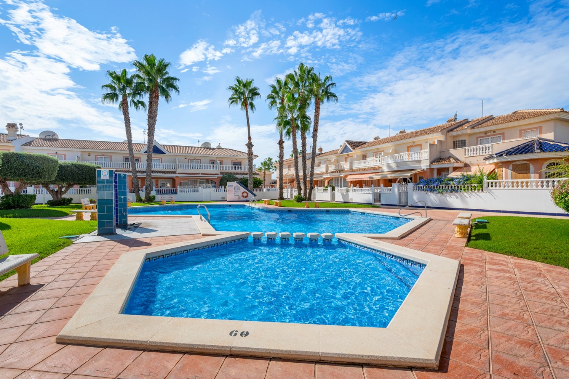 Resale - Townhouse -
Ciudad Quesada - Doña Pepa