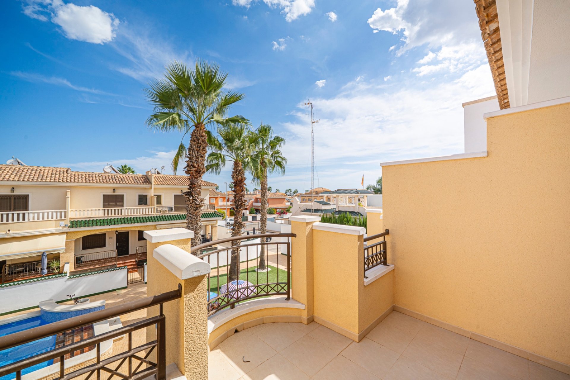 Resale - Townhouse -
Ciudad Quesada - Doña Pepa