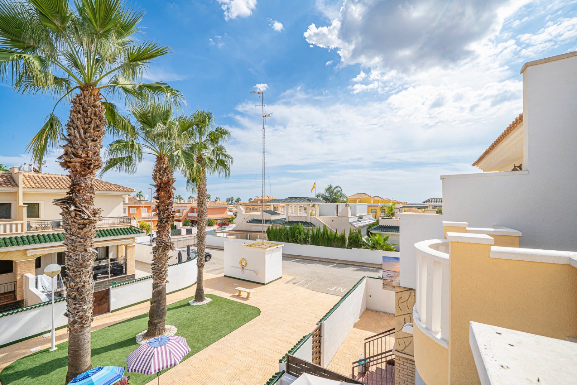 Resale - Townhouse -
Ciudad Quesada - Doña Pepa