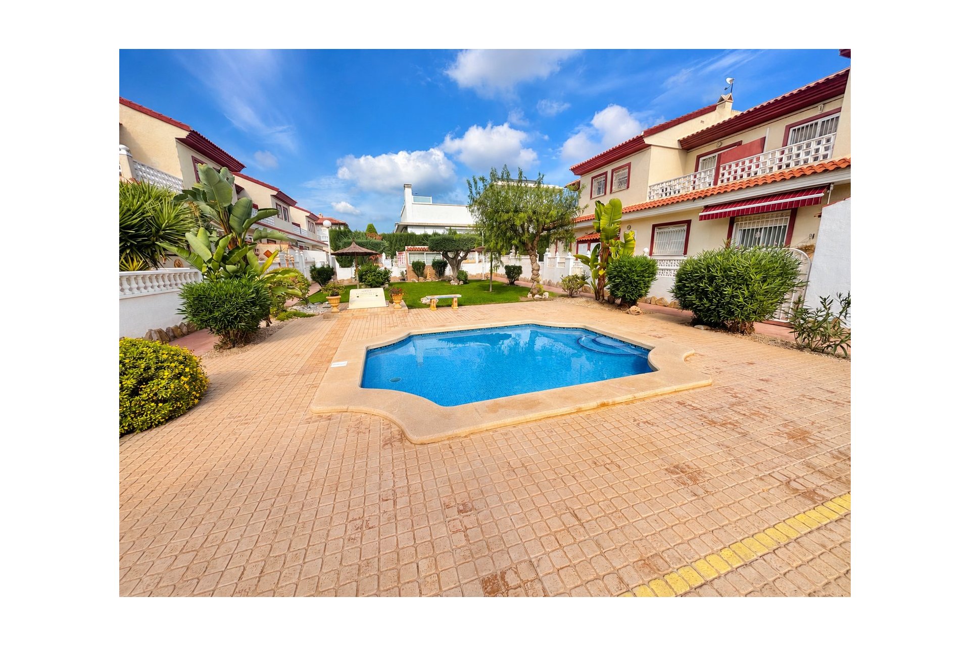 Resale - Townhouse -
Ciudad Quesada - Doña Pepa