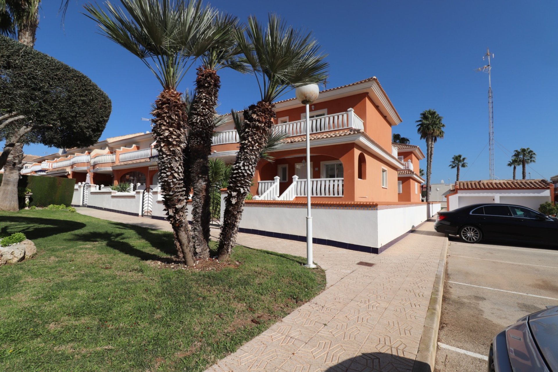 Resale - Townhouse -
Ciudad Quesada - Doña Pepa