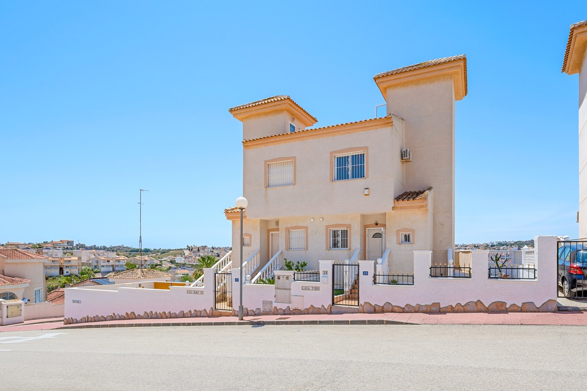 Resale - Townhouse -
Ciudad Quesada - La Marquesa