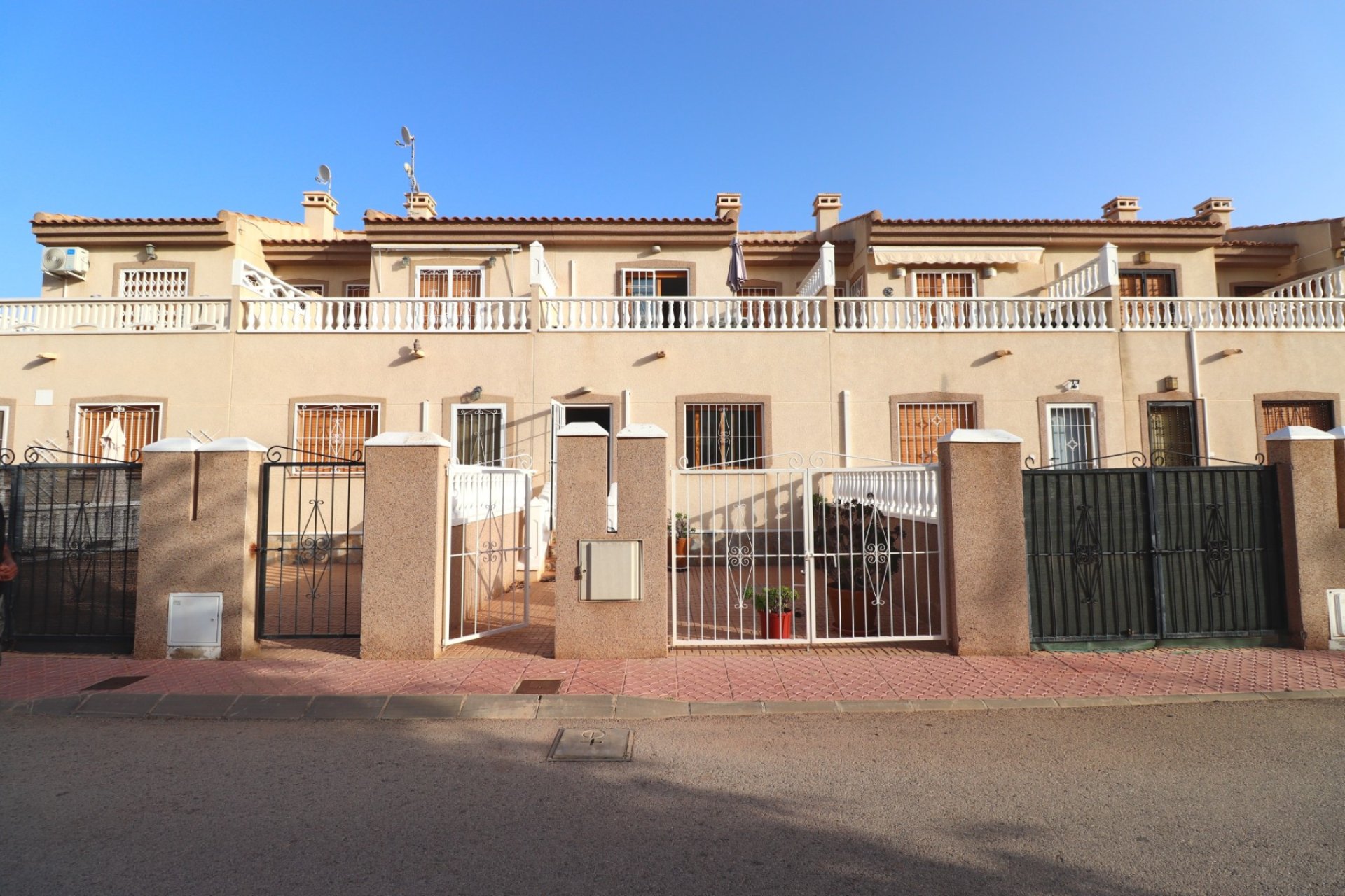 Resale - Townhouse -
Ciudad Quesada - La Marquesa