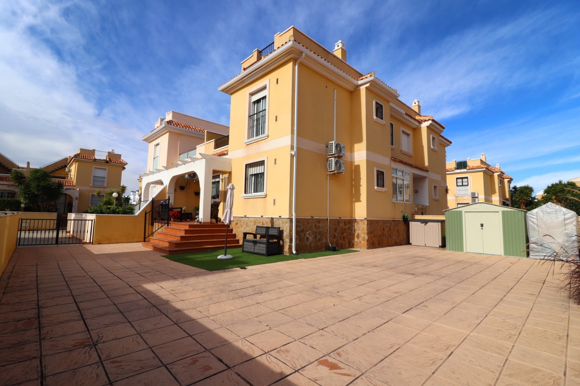 Resale - Townhouse -
Ciudad Quesada - Lo Marabu