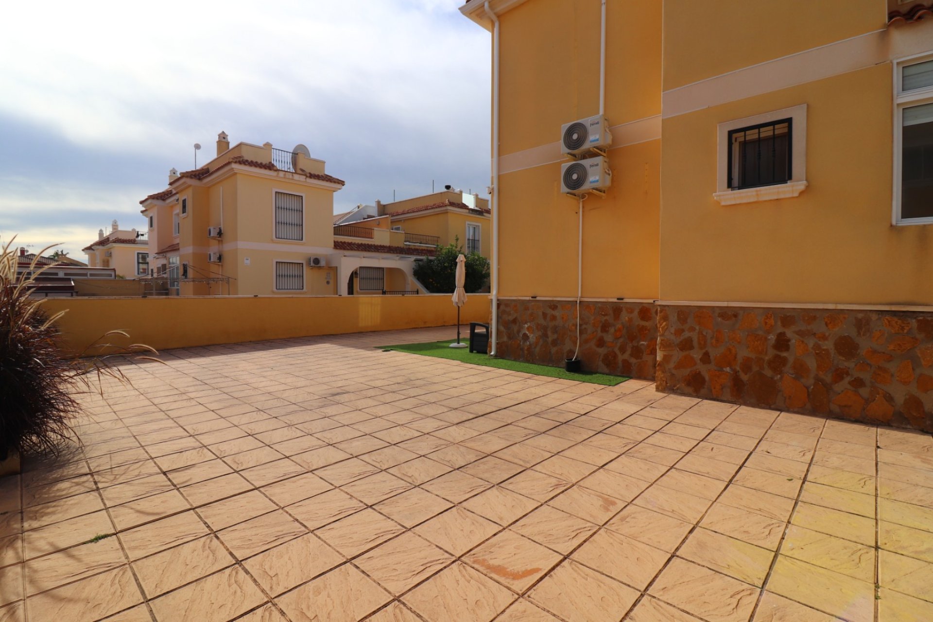 Resale - Townhouse -
Ciudad Quesada - Lo Marabu