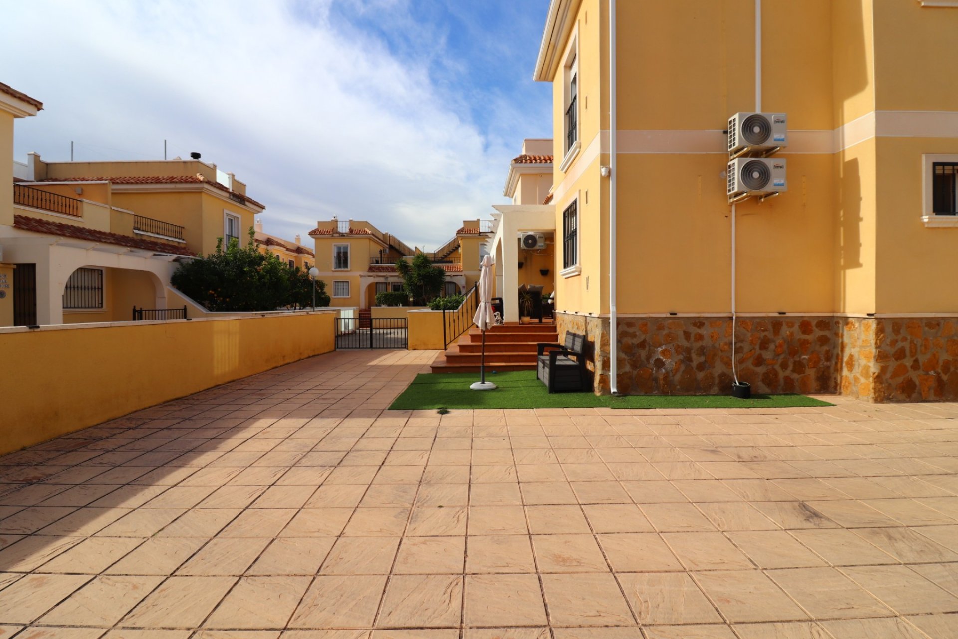 Resale - Townhouse -
Ciudad Quesada - Lo Marabu
