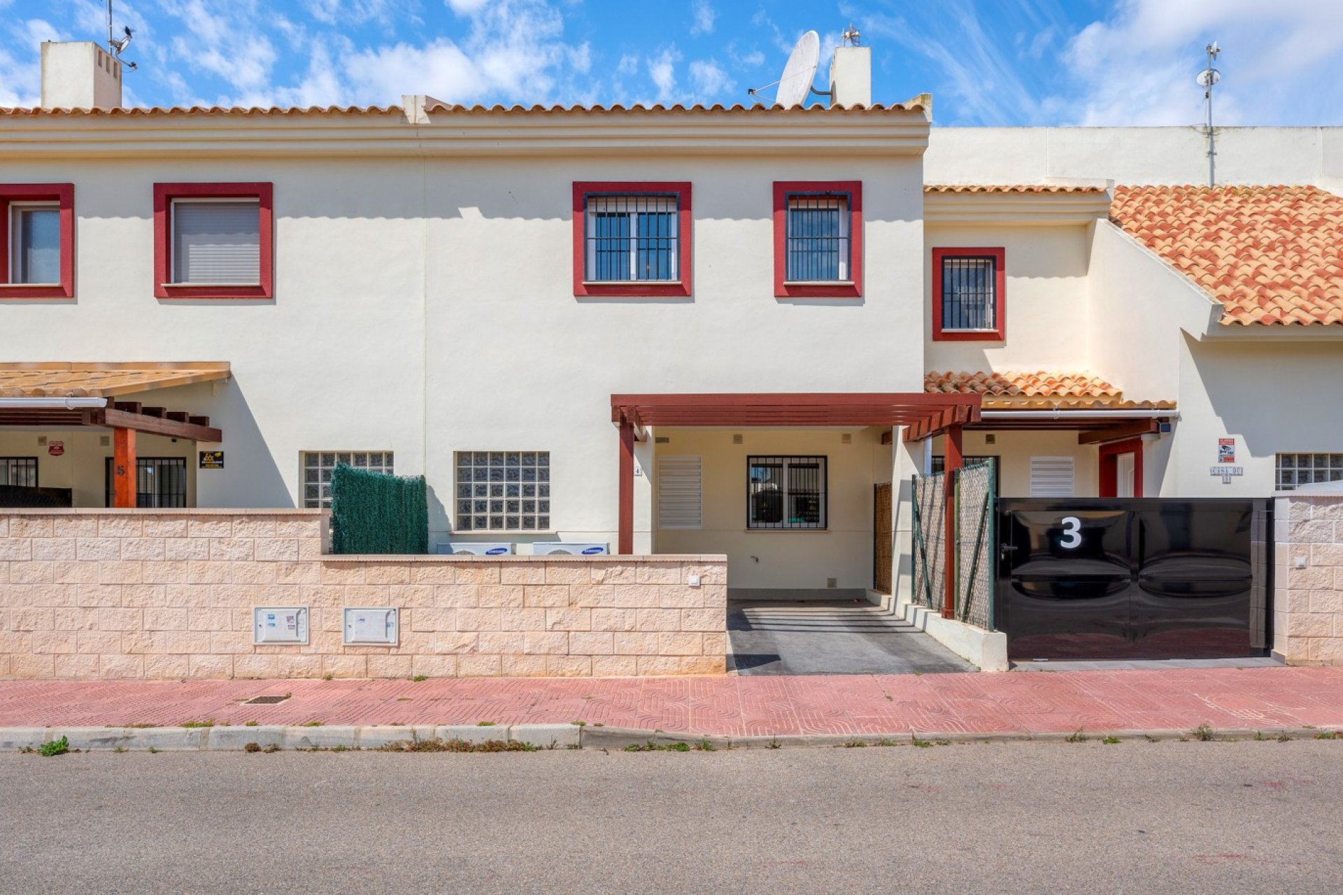 Resale - Townhouse -
Ciudad Quesada - Lo Marabu