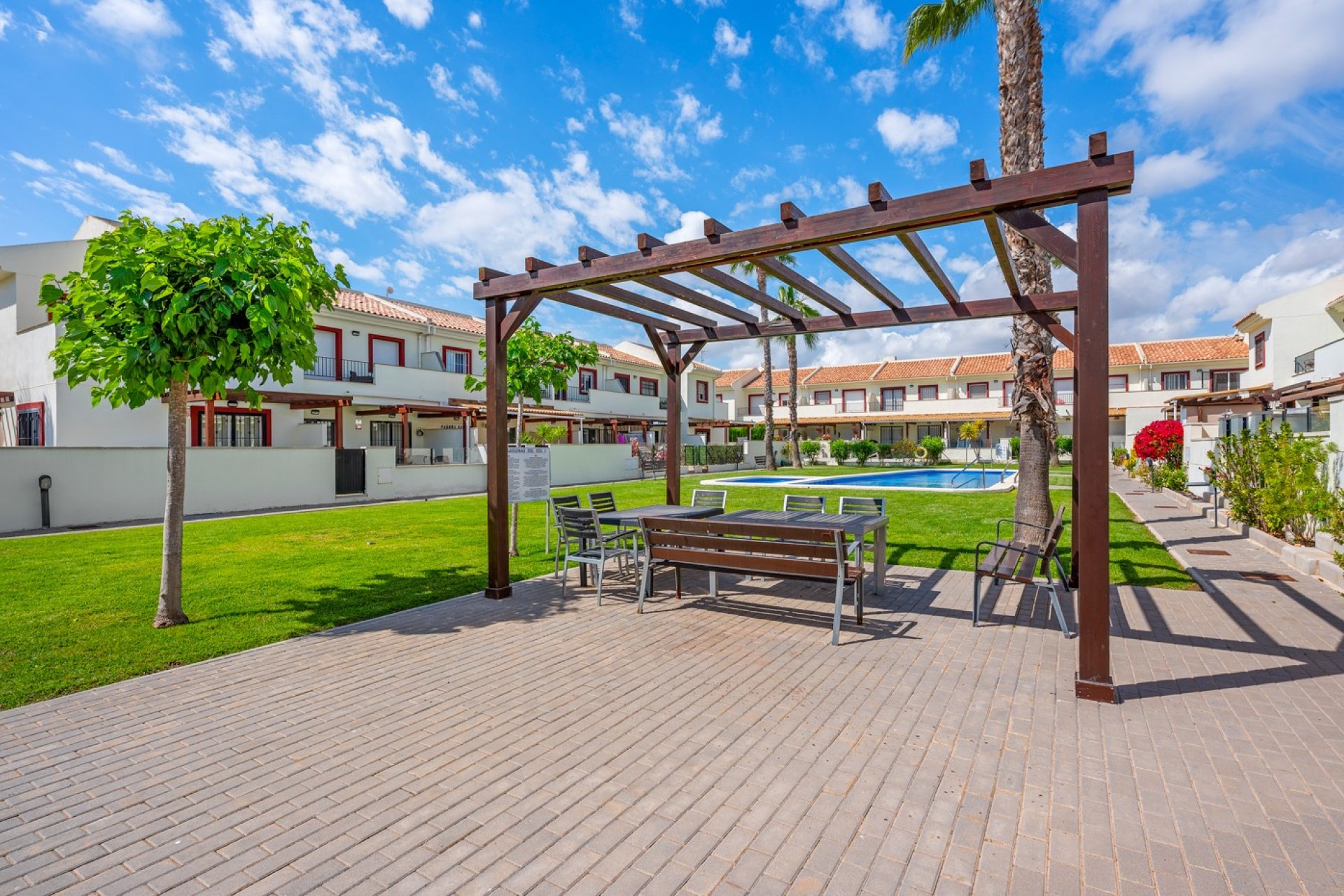 Resale - Townhouse -
Ciudad Quesada - Lo Marabu