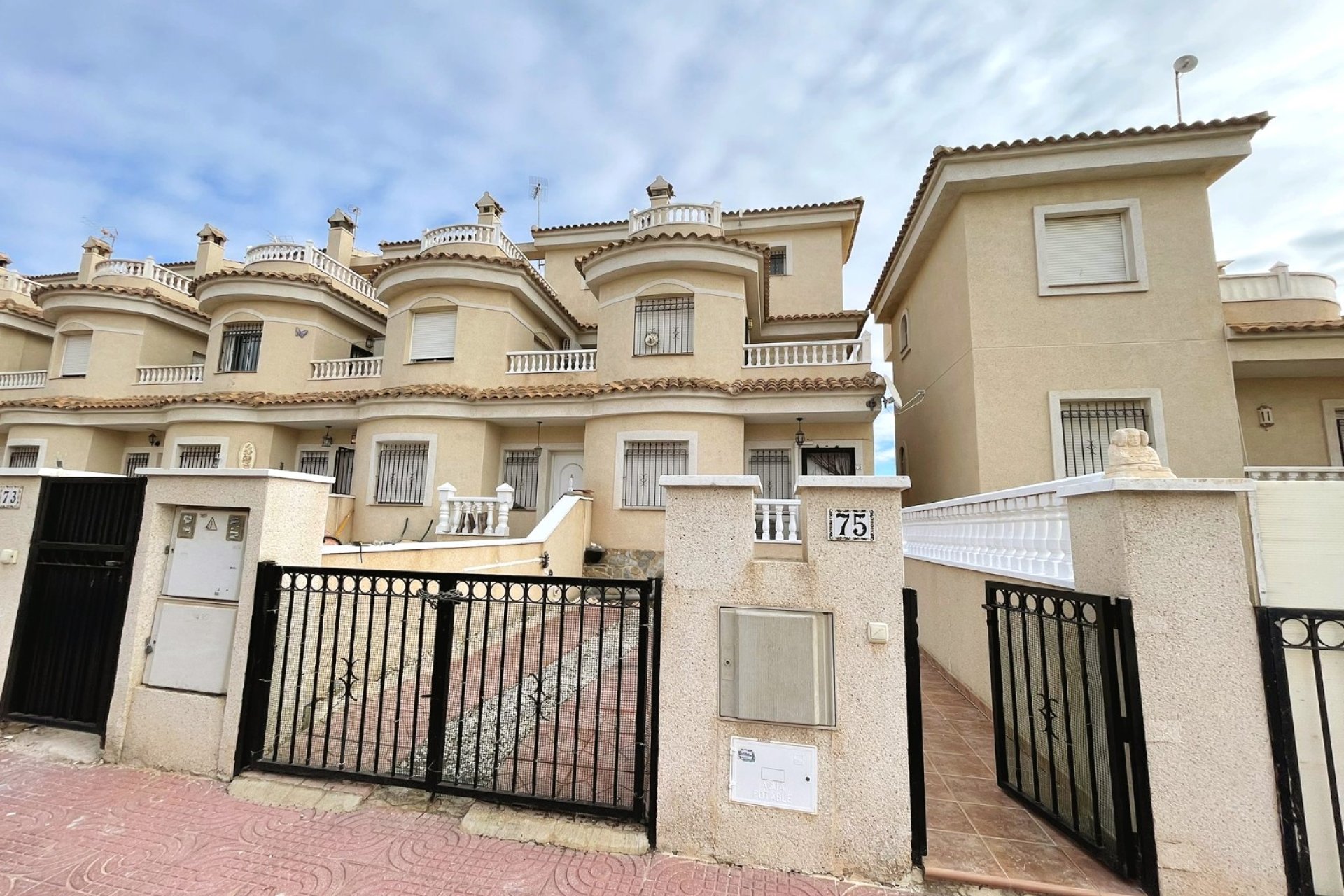 Resale - Townhouse -
Ciudad Quesada - Lo Marabu