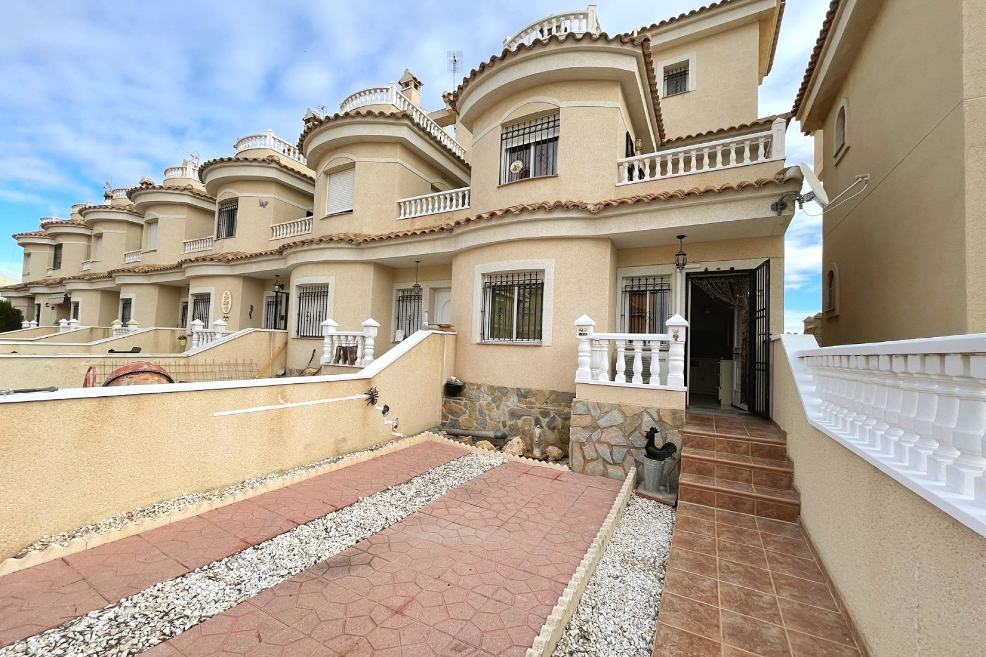 Resale - Townhouse -
Ciudad Quesada - Lo Marabu