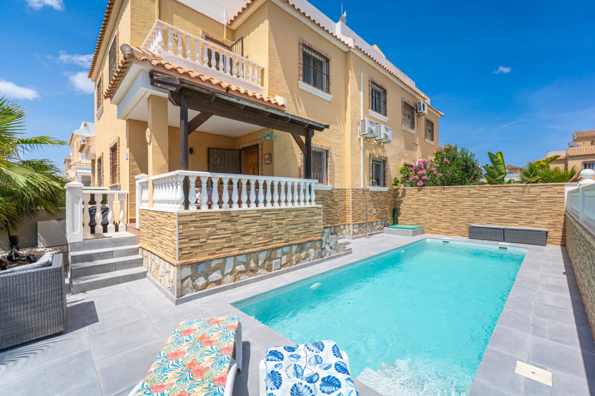 Resale - Townhouse -
Ciudad Quesada - Lo Marabu