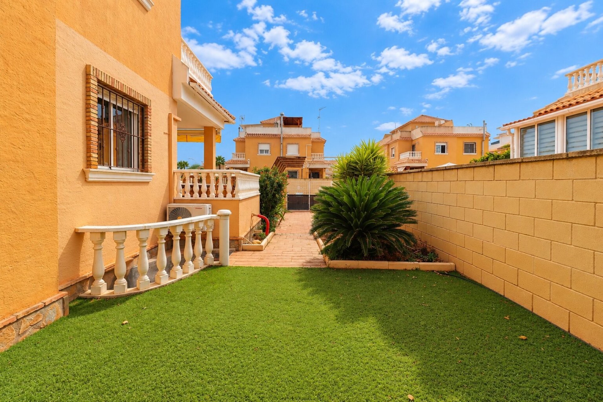 Resale - Townhouse -
Ciudad Quesada - Lo Marabu