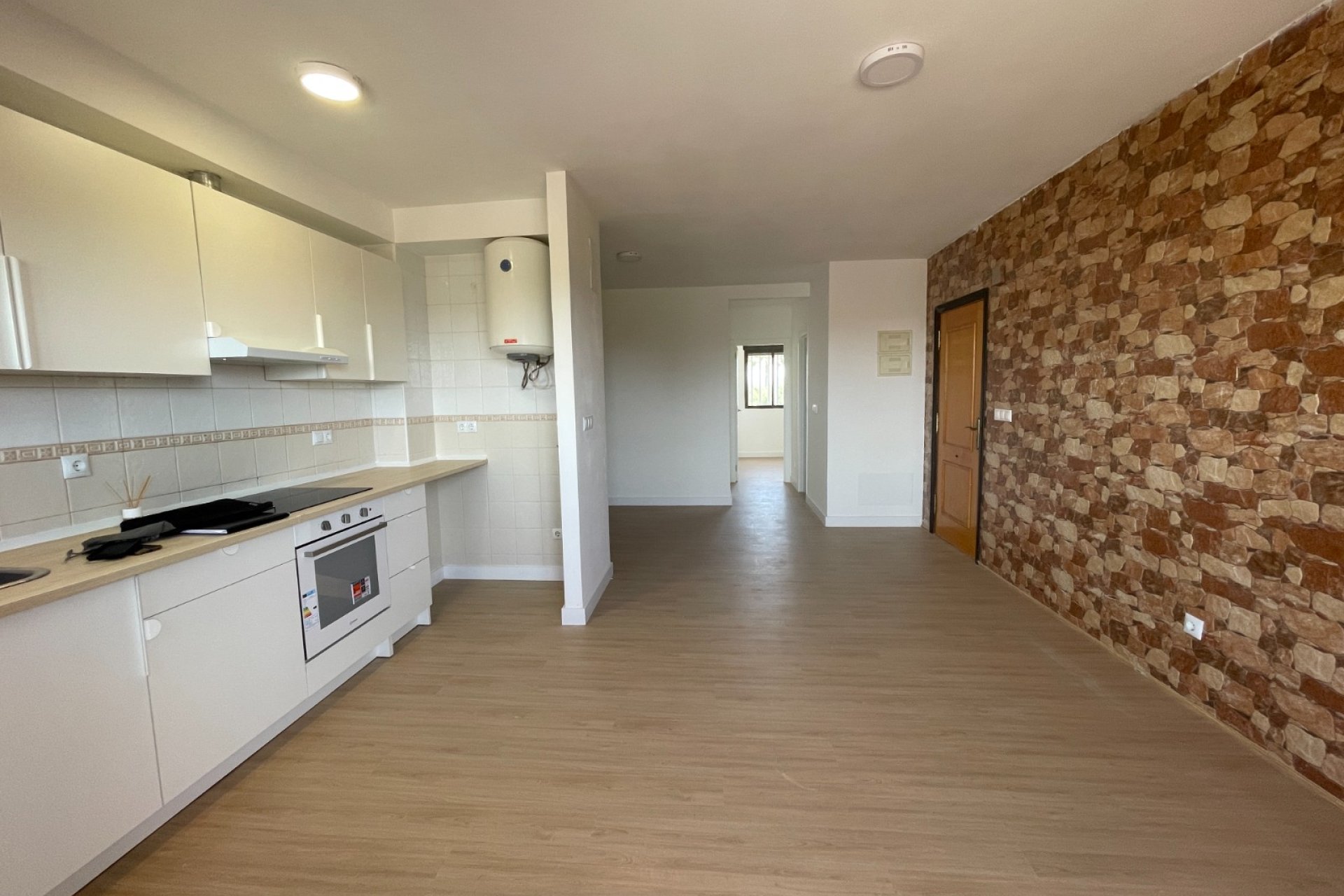 Resale - Townhouse -
Daya Nueva - Daya Nueva - Town