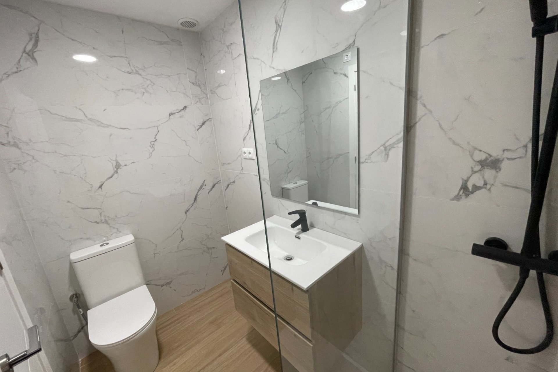 Resale - Townhouse -
Daya Nueva - Daya Nueva - Town