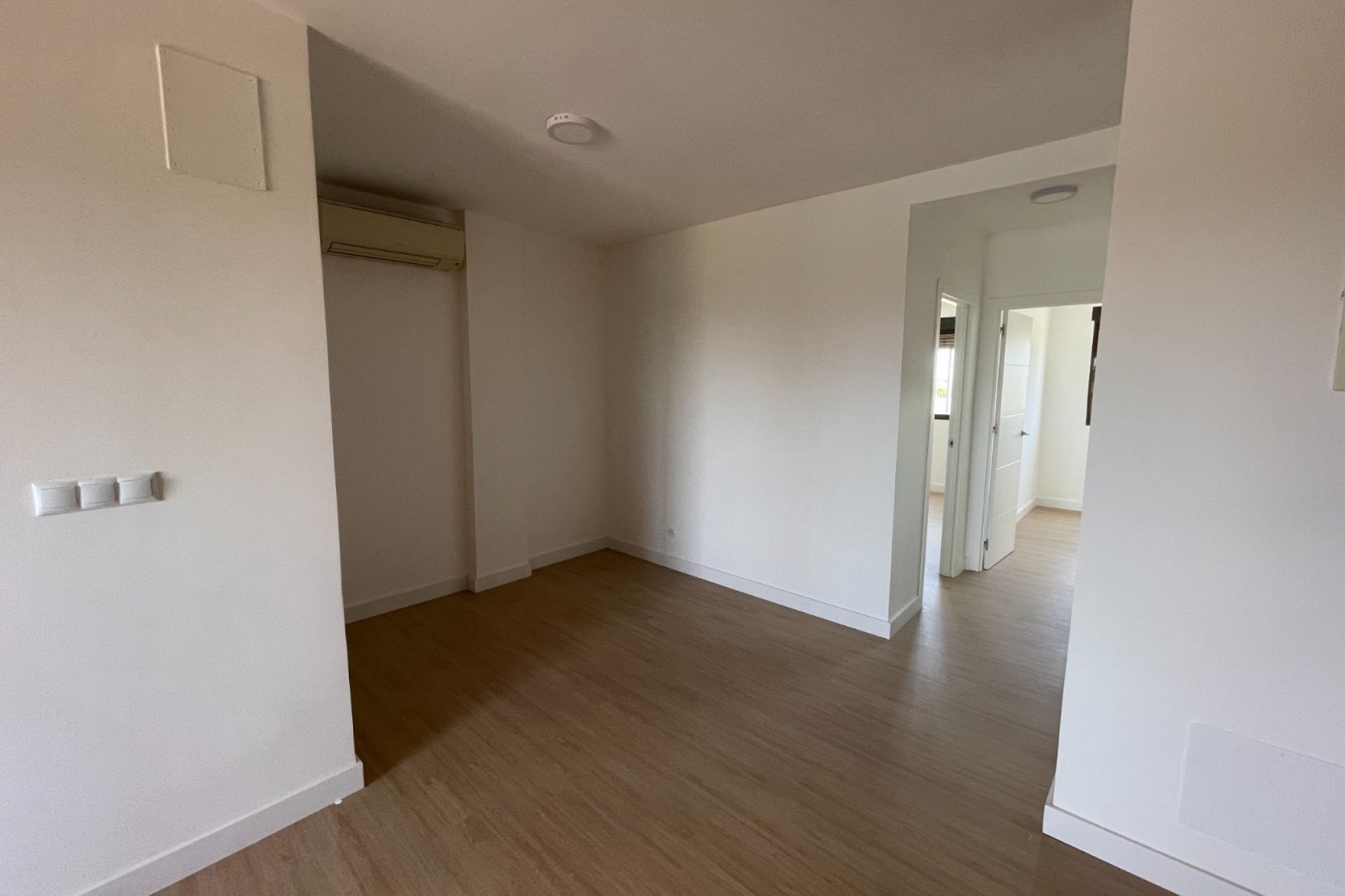 Resale - Townhouse -
Daya Nueva - Daya Nueva - Town