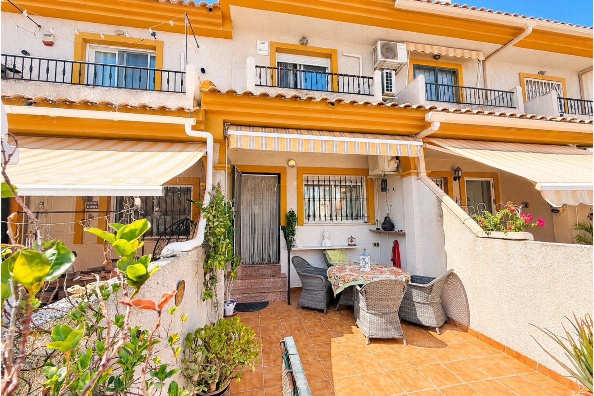 Resale - Townhouse -
Daya Nueva - Daya Nueva - Town