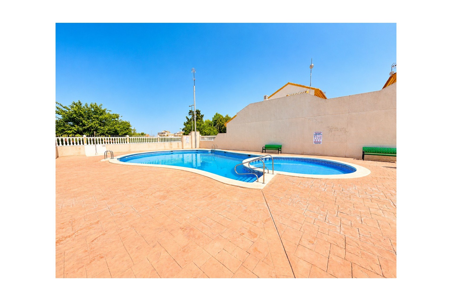 Resale - Townhouse -
Daya Nueva - Daya Nueva - Town