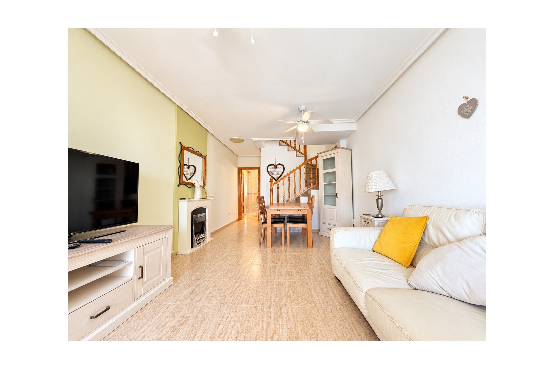 Resale - Townhouse -
Daya Nueva - Daya Nueva - Town