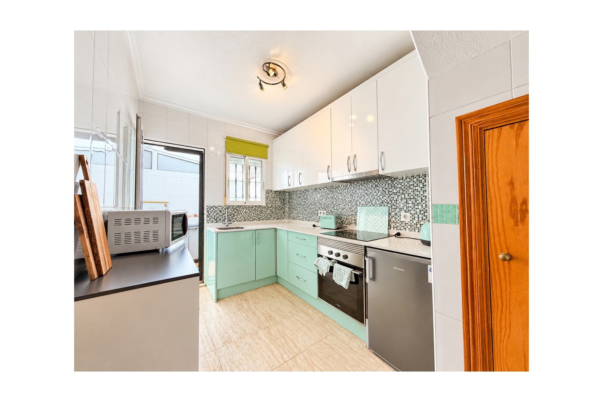 Resale - Townhouse -
Daya Nueva - Daya Nueva - Town