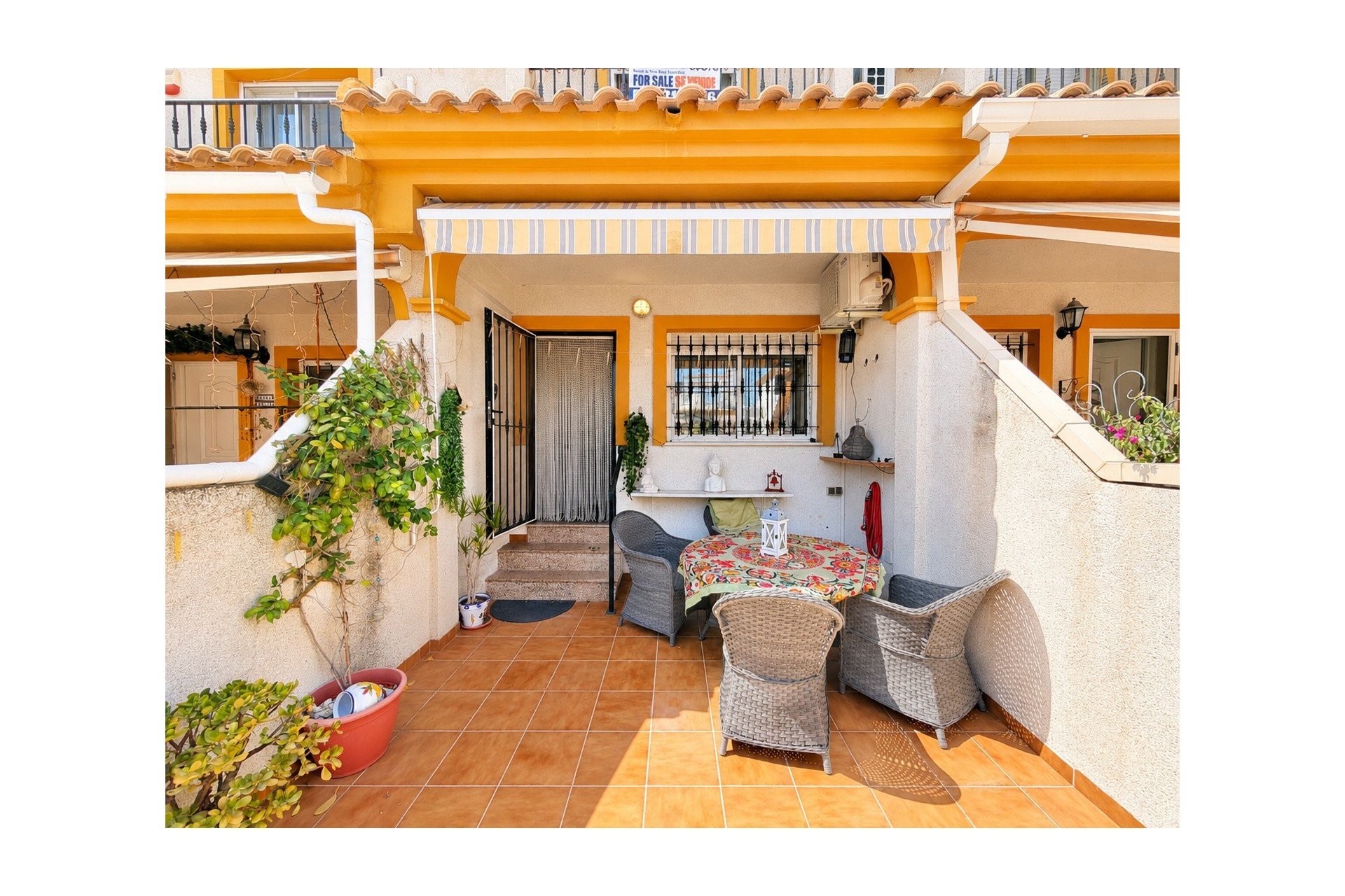 Resale - Townhouse -
Daya Nueva - Daya Nueva - Town