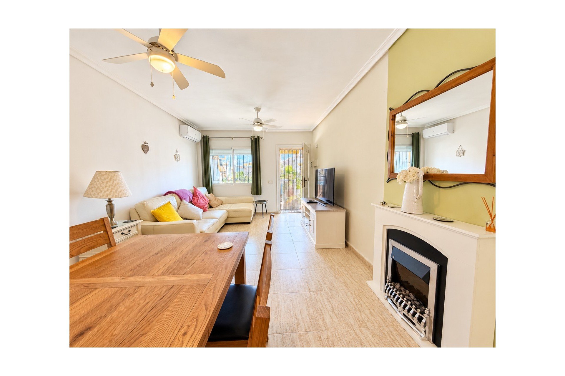 Resale - Townhouse -
Daya Nueva - Daya Nueva - Town