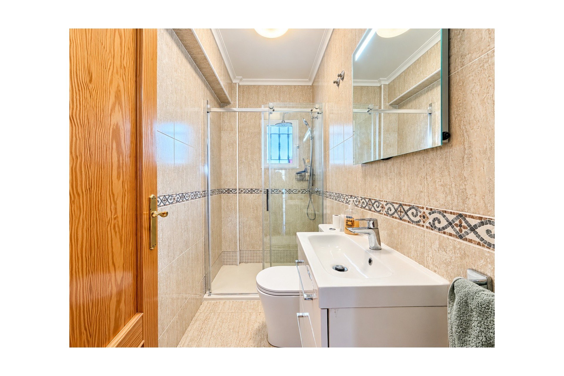 Resale - Townhouse -
Daya Nueva - Daya Nueva - Town