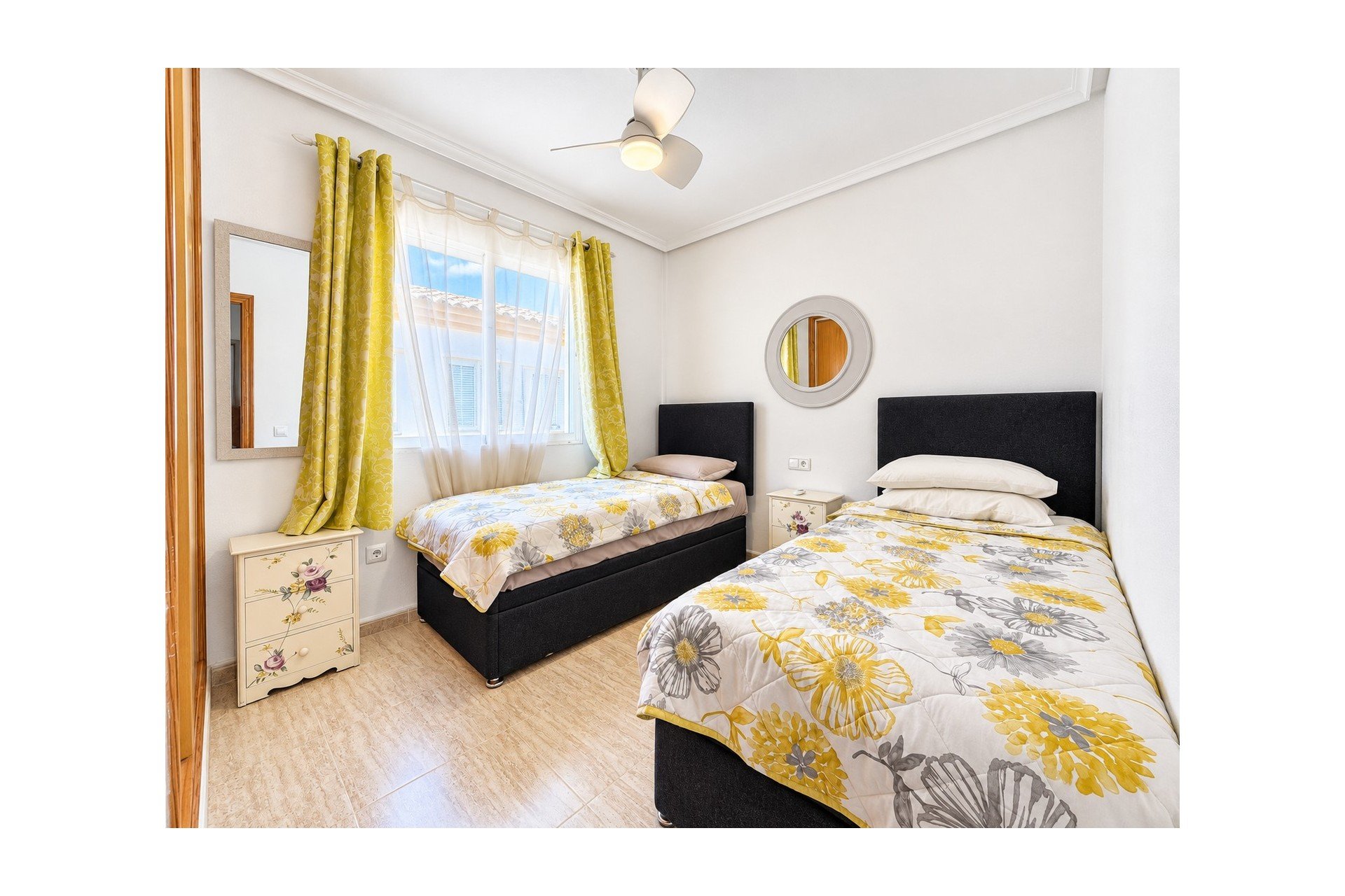 Resale - Townhouse -
Daya Nueva - Daya Nueva - Town