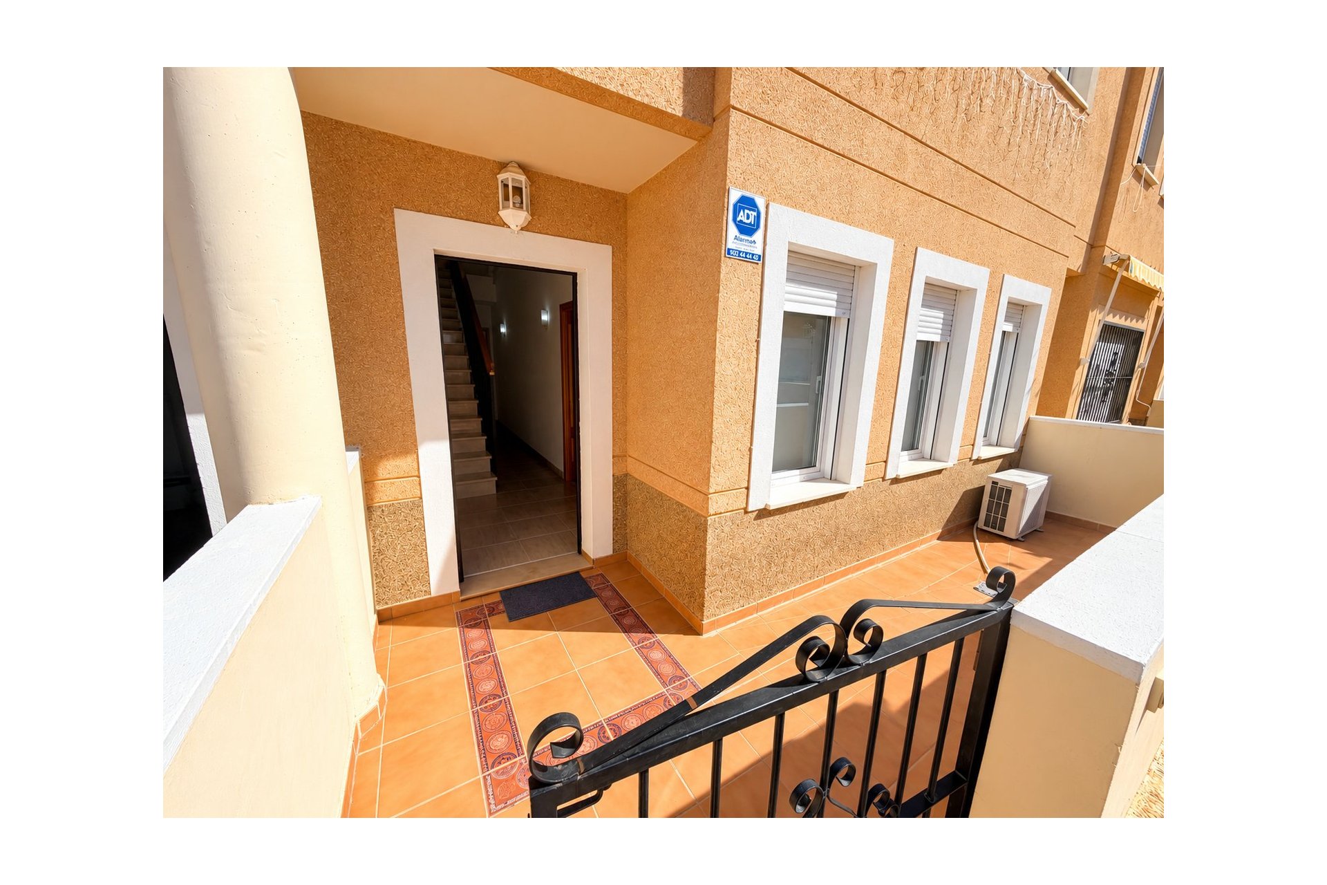 Resale - Townhouse -
Daya Nueva - Daya Nueva - Town