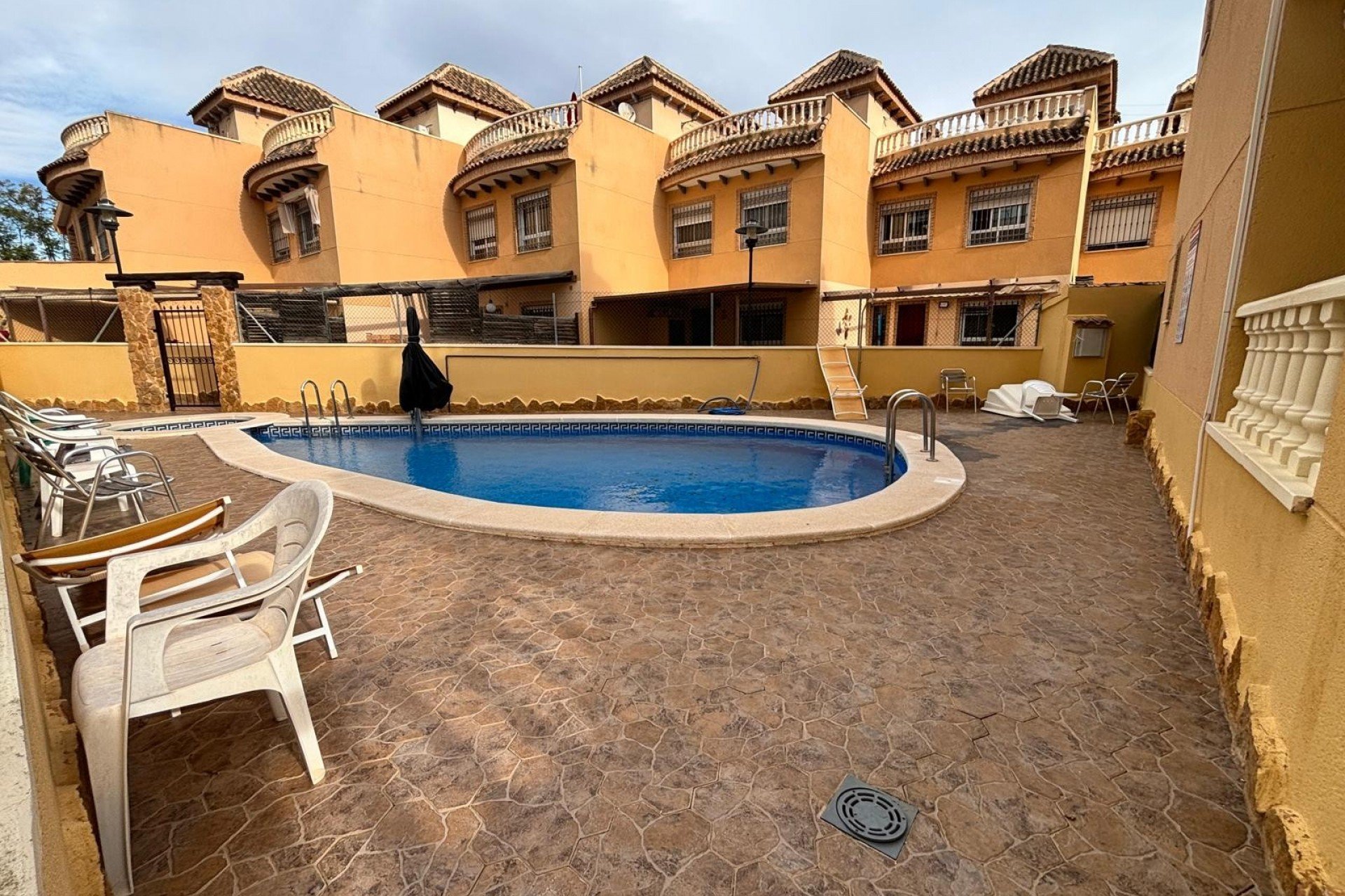 Resale - Townhouse -
Guardamar del Segura - El Eden