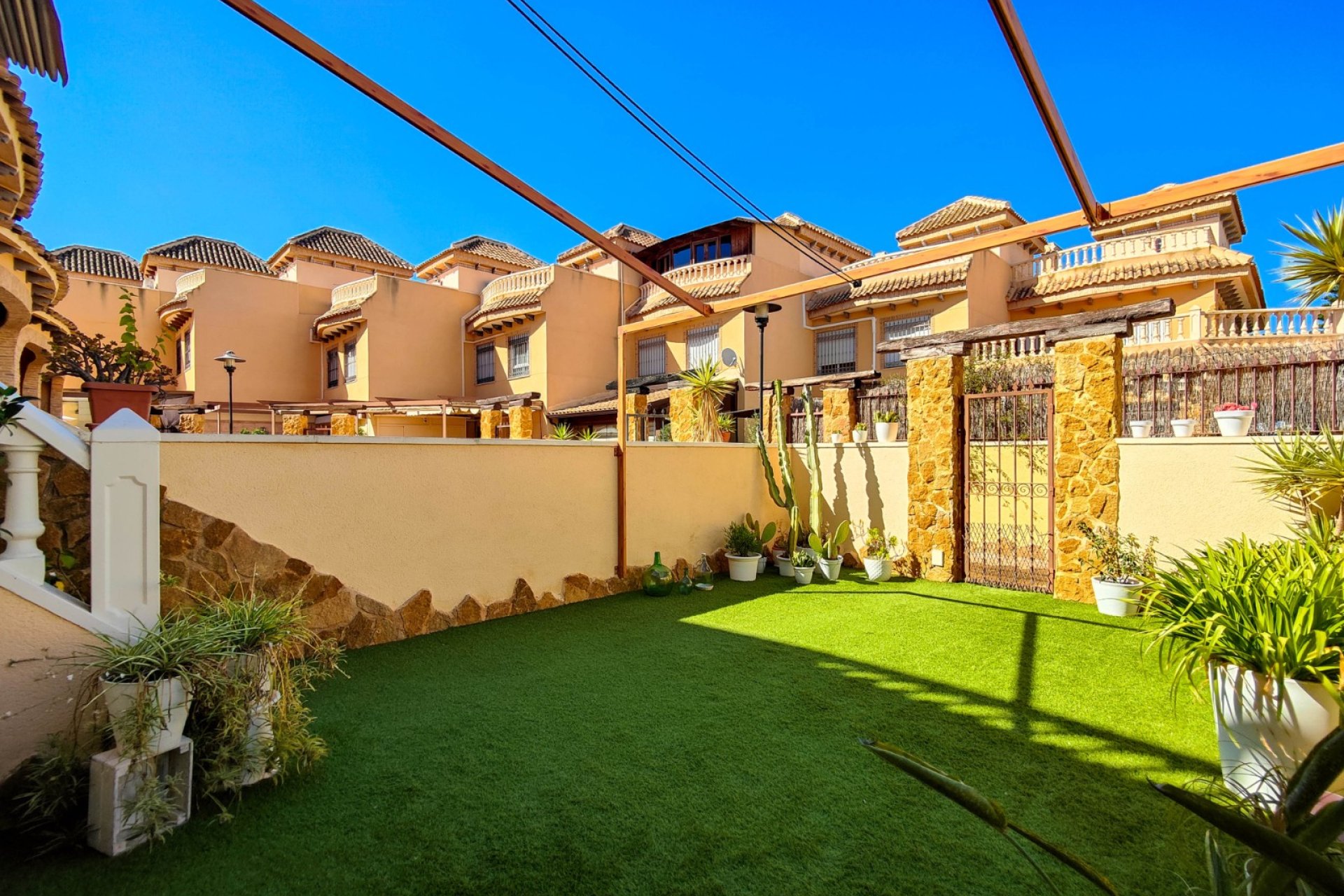 Resale - Townhouse -
Guardamar del Segura - El Eden