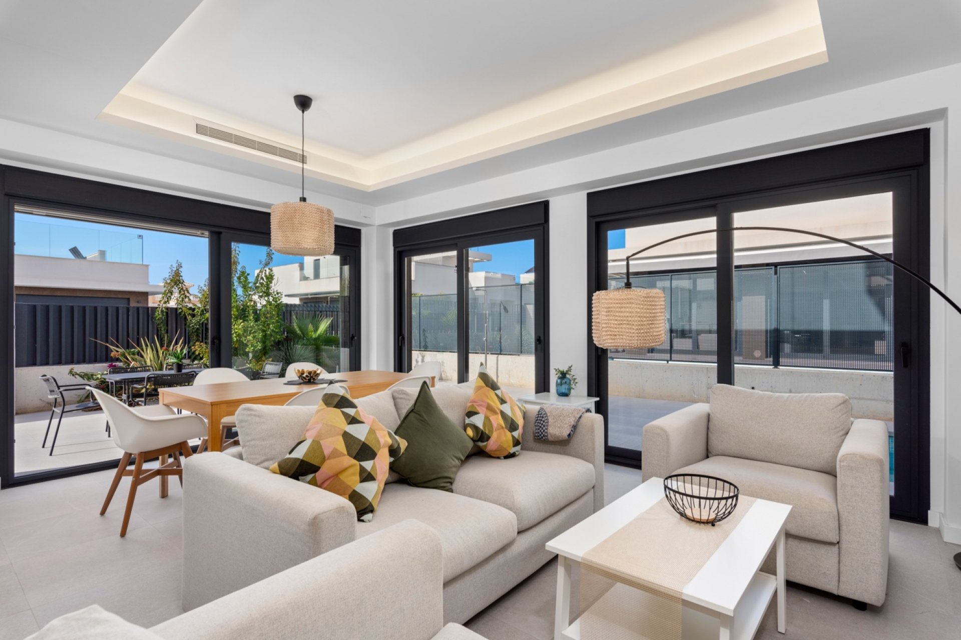 Resale - Townhouse -
La Marina - La Marina - Urbanization