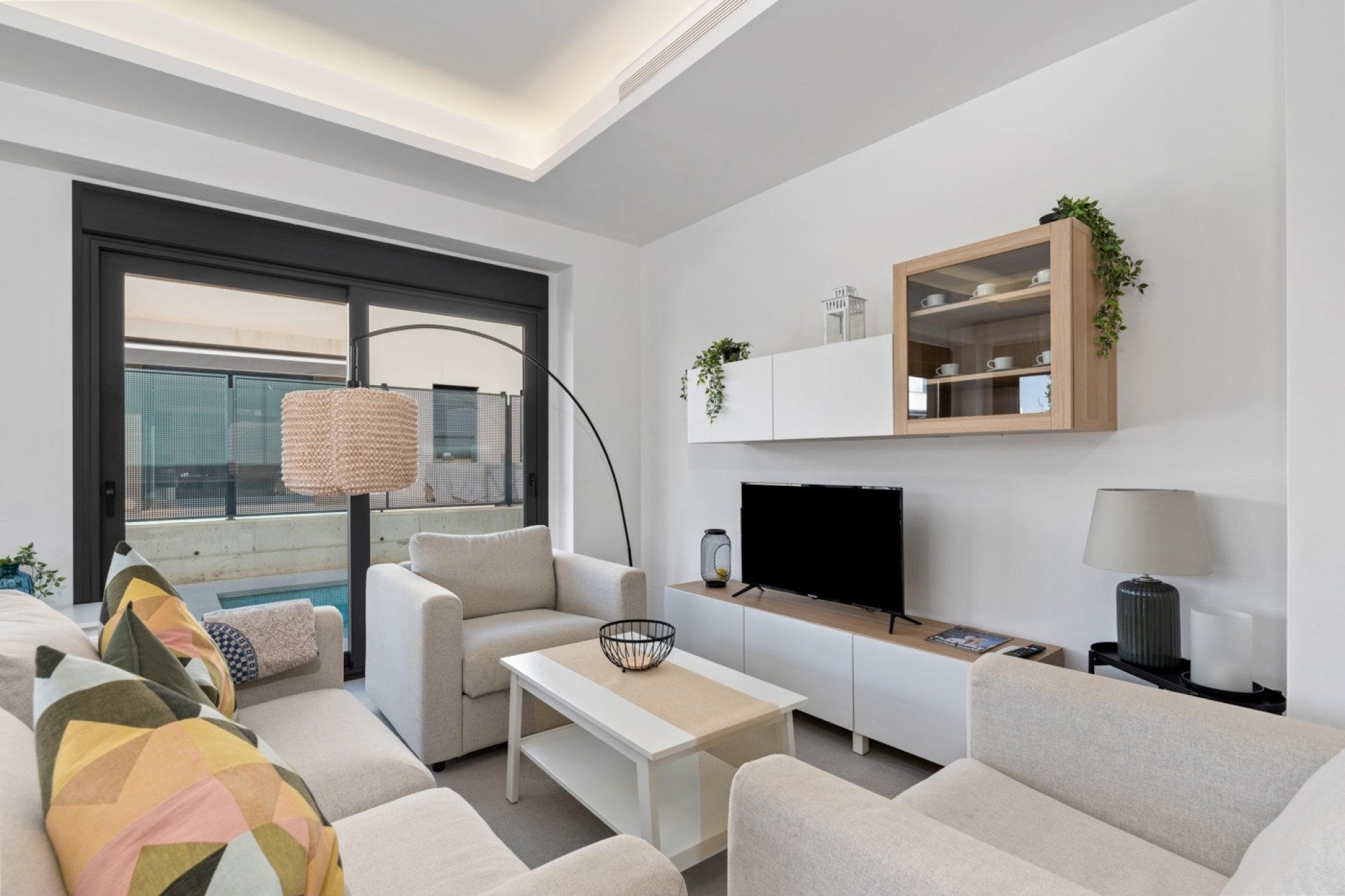 Resale - Townhouse -
La Marina - La Marina - Urbanization