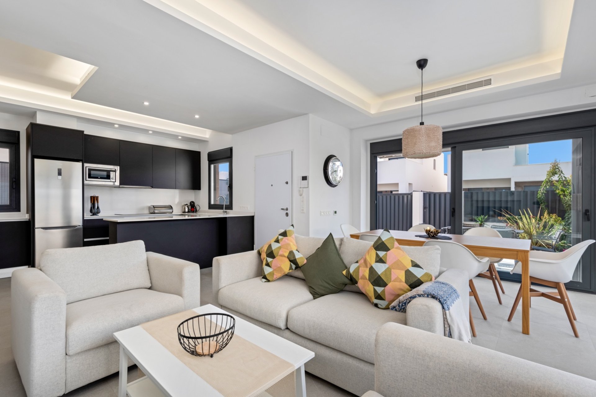 Resale - Townhouse -
La Marina - La Marina - Urbanization