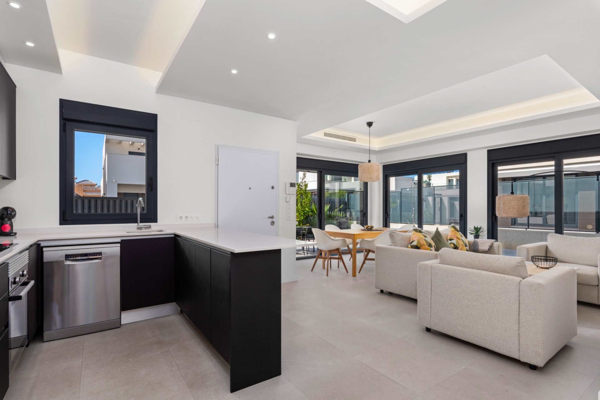 Resale - Townhouse -
La Marina - La Marina - Urbanization