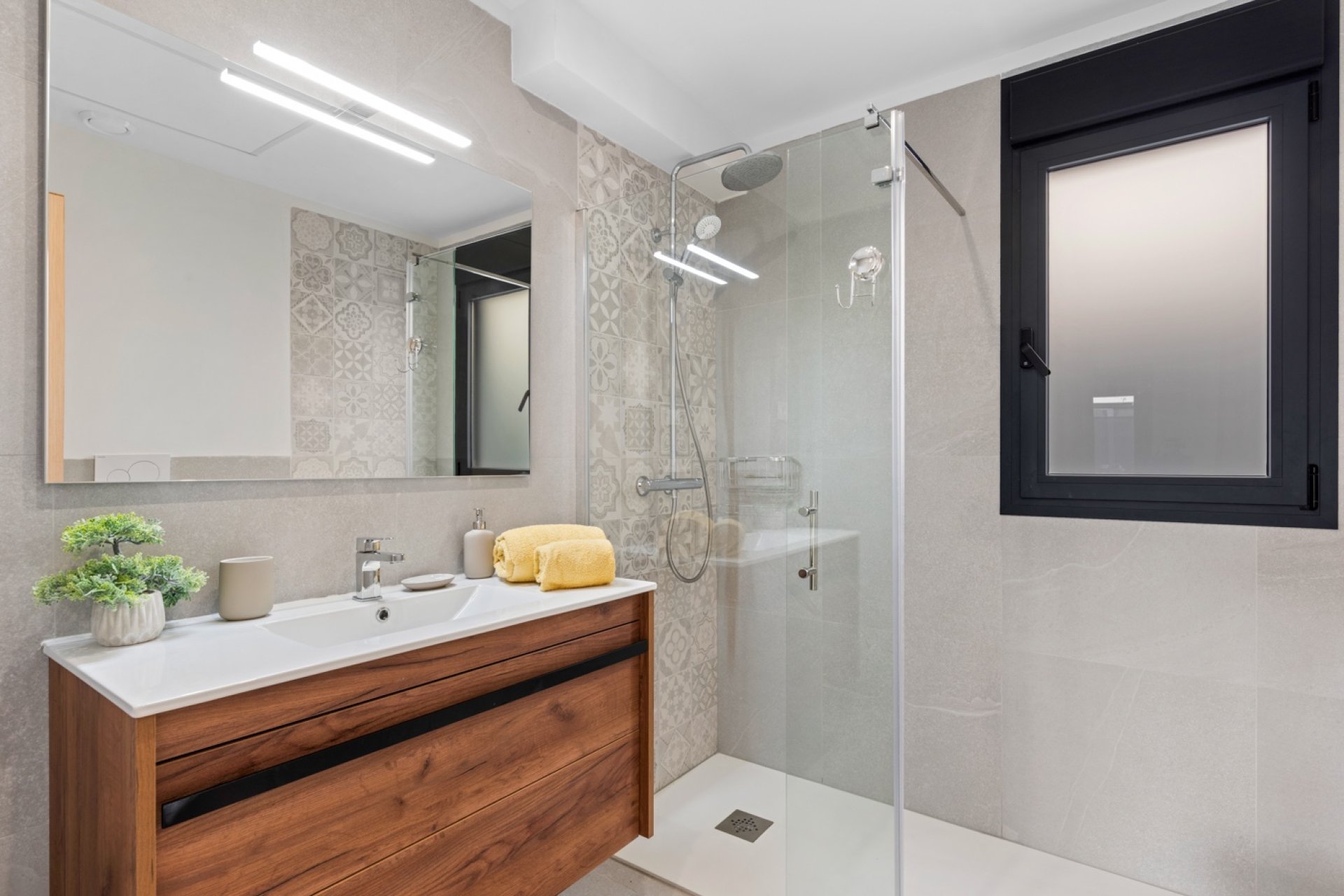 Resale - Townhouse -
La Marina - La Marina - Urbanization