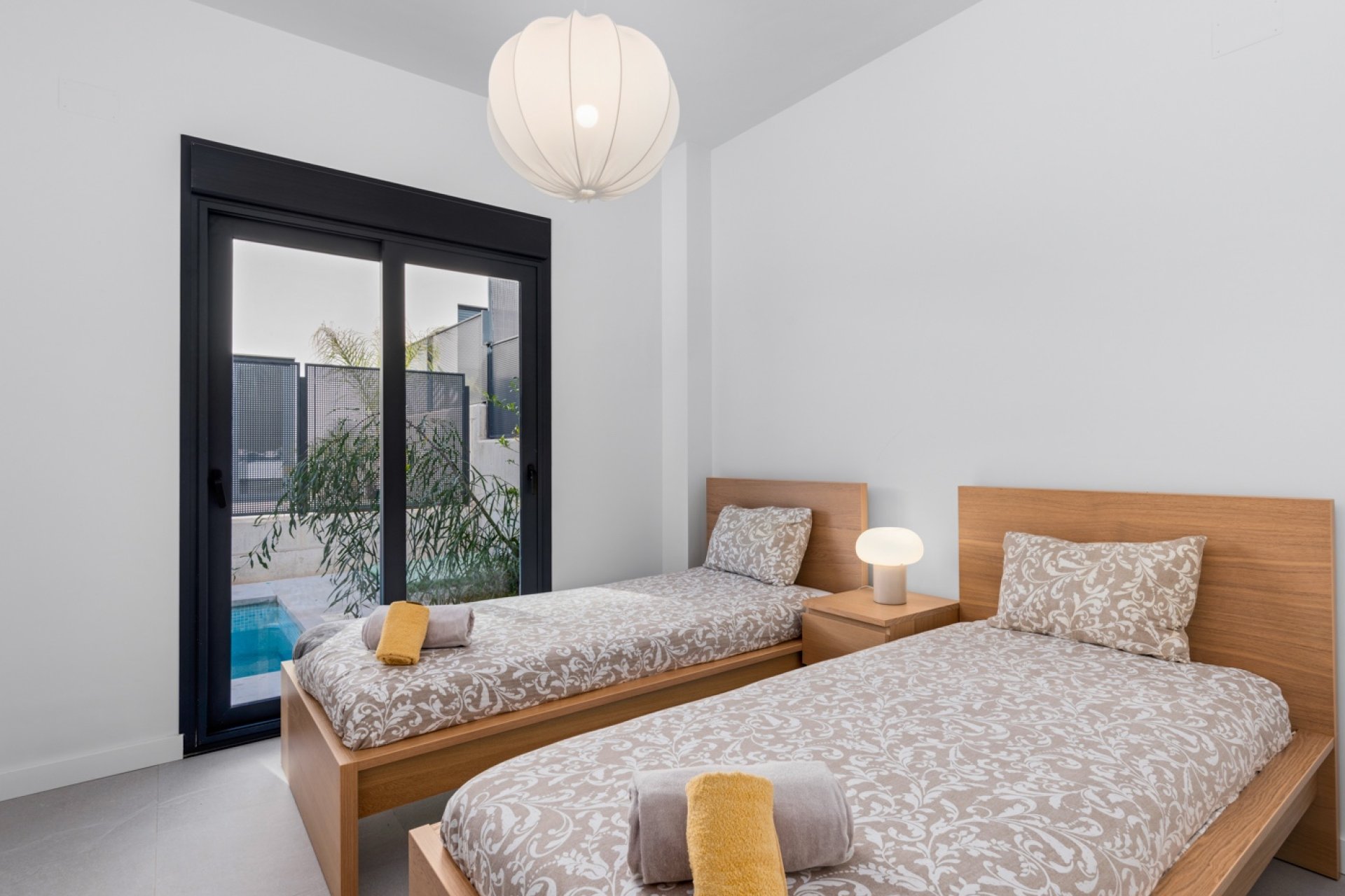 Resale - Townhouse -
La Marina - La Marina - Urbanization