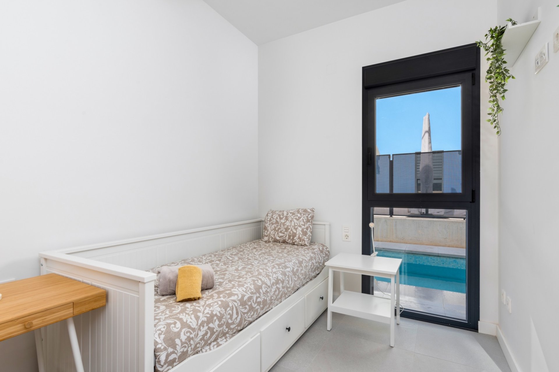 Resale - Townhouse -
La Marina - La Marina - Urbanization