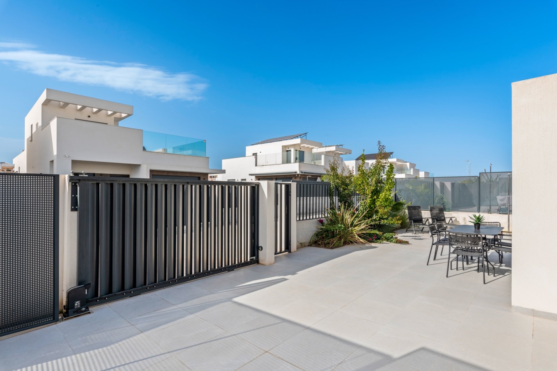 Resale - Townhouse -
La Marina - La Marina - Urbanization