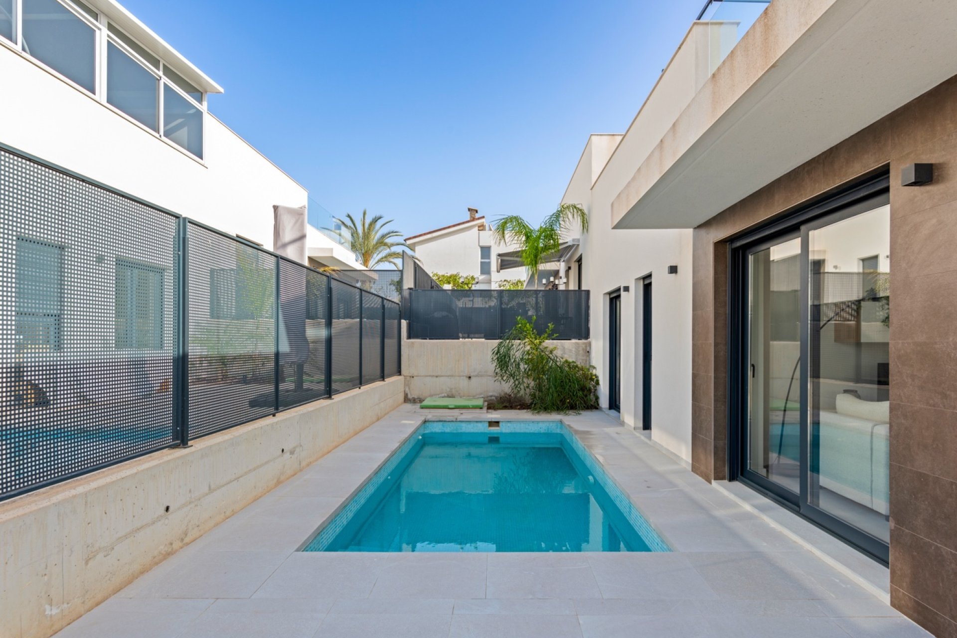 Resale - Townhouse -
La Marina - La Marina - Urbanization