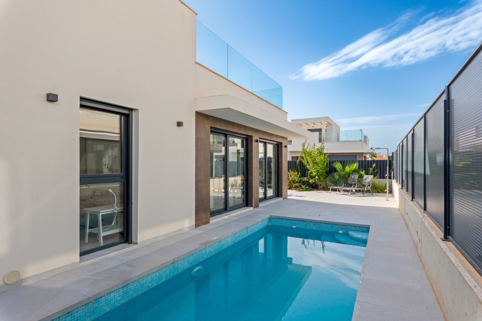 Resale - Townhouse -
La Marina - La Marina - Urbanization