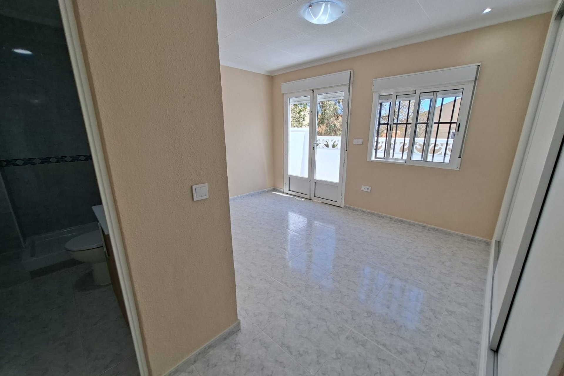 Resale - Townhouse -
La Marina - La Marina - Urbanization