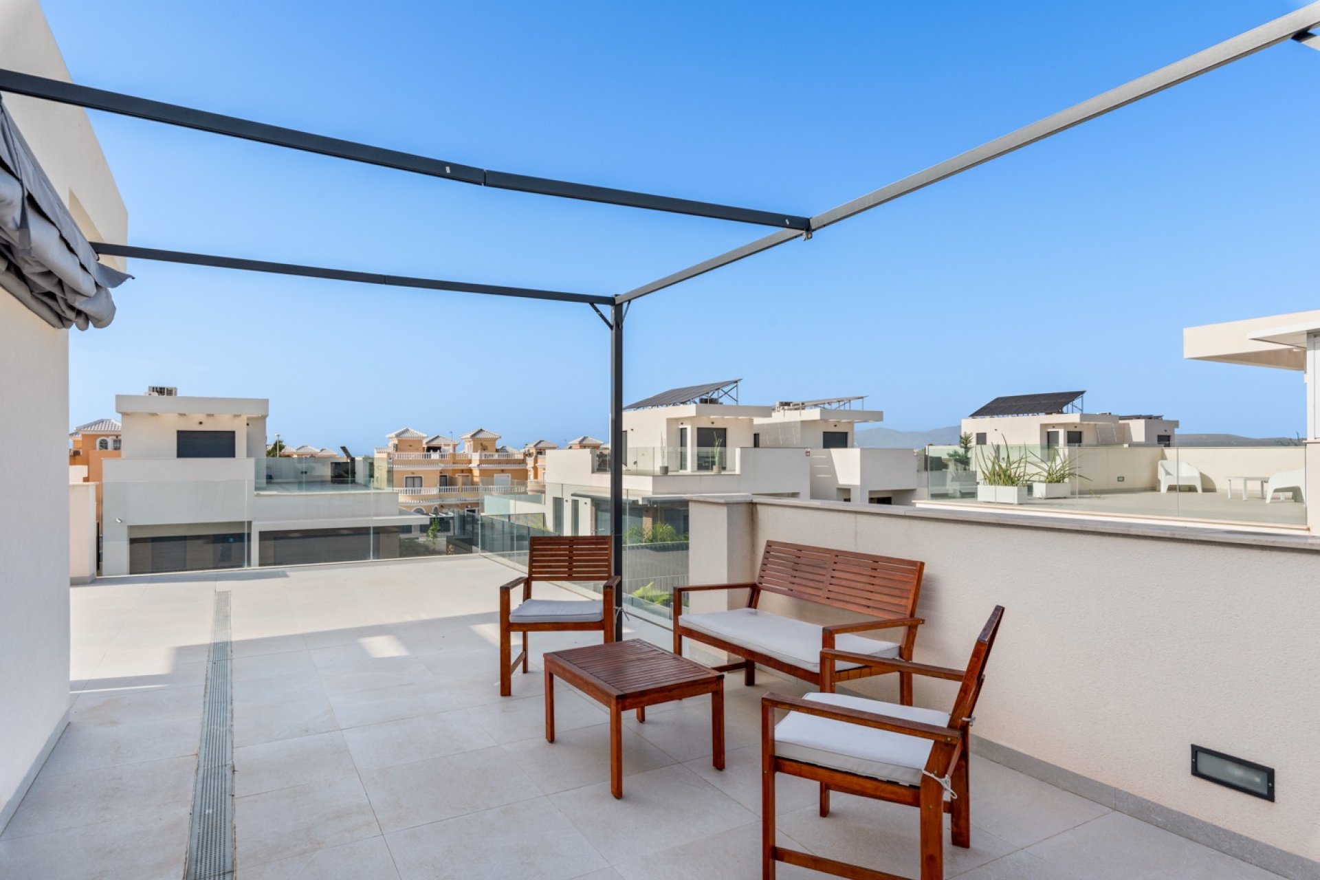 Resale - Townhouse -
La Marina - La Marina - Urbanization