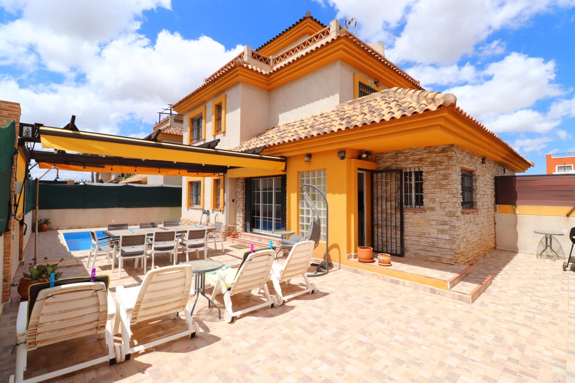 Resale - Townhouse -
Los Montesinos - La Herrada