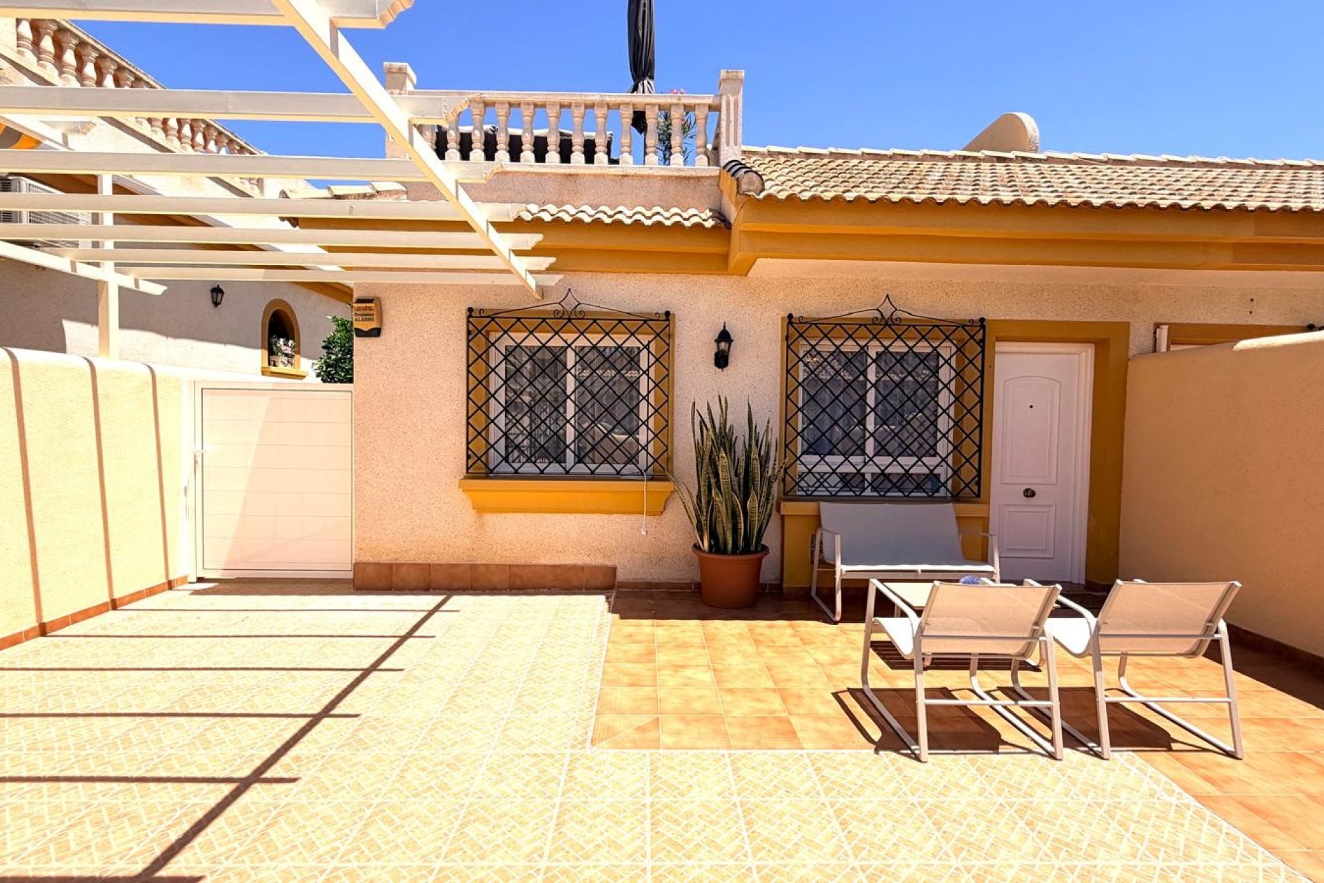 Resale - Townhouse -
Los Montesinos - Montesol Villas