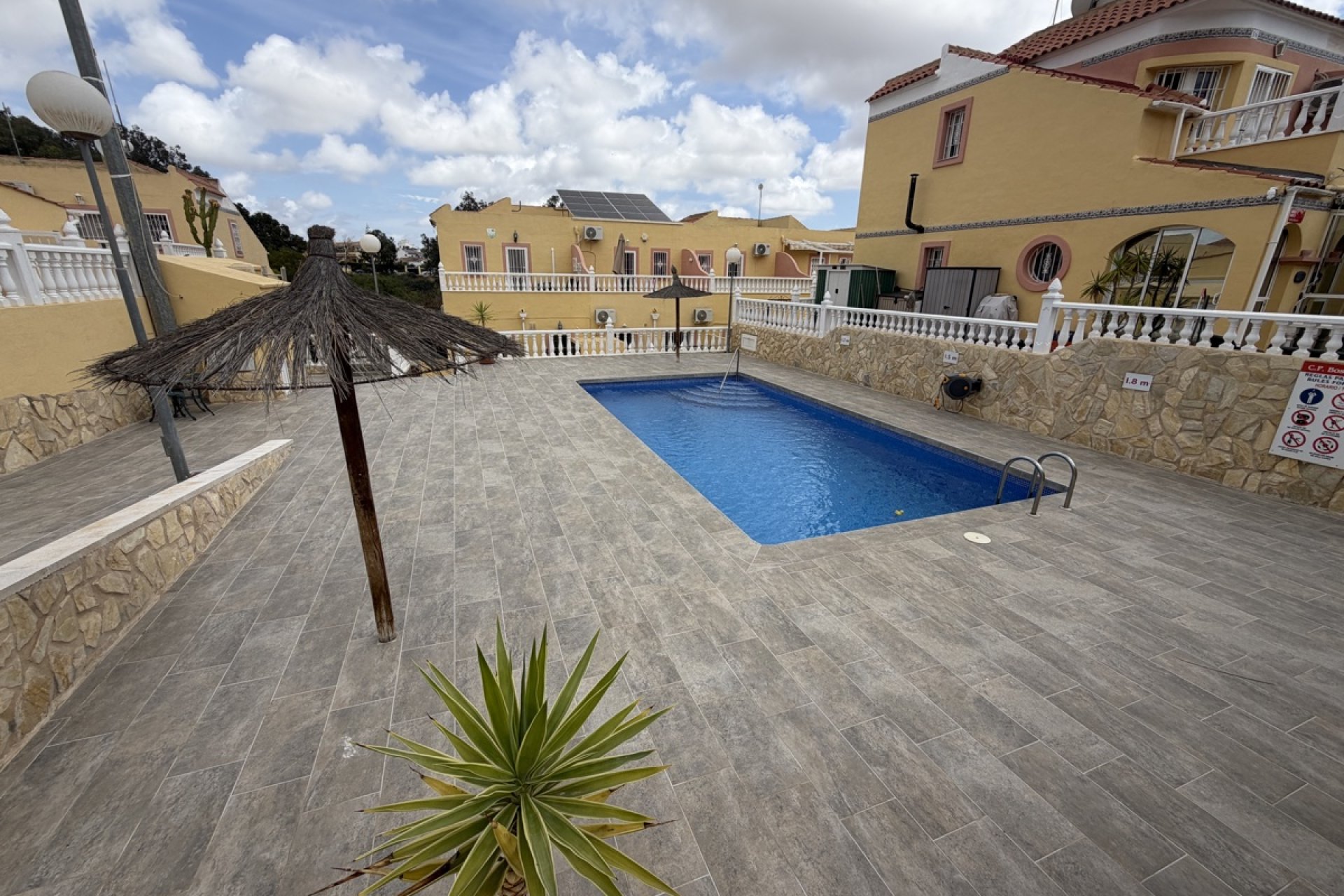 Resale - Townhouse -
Orihuela Costa - Villamartin