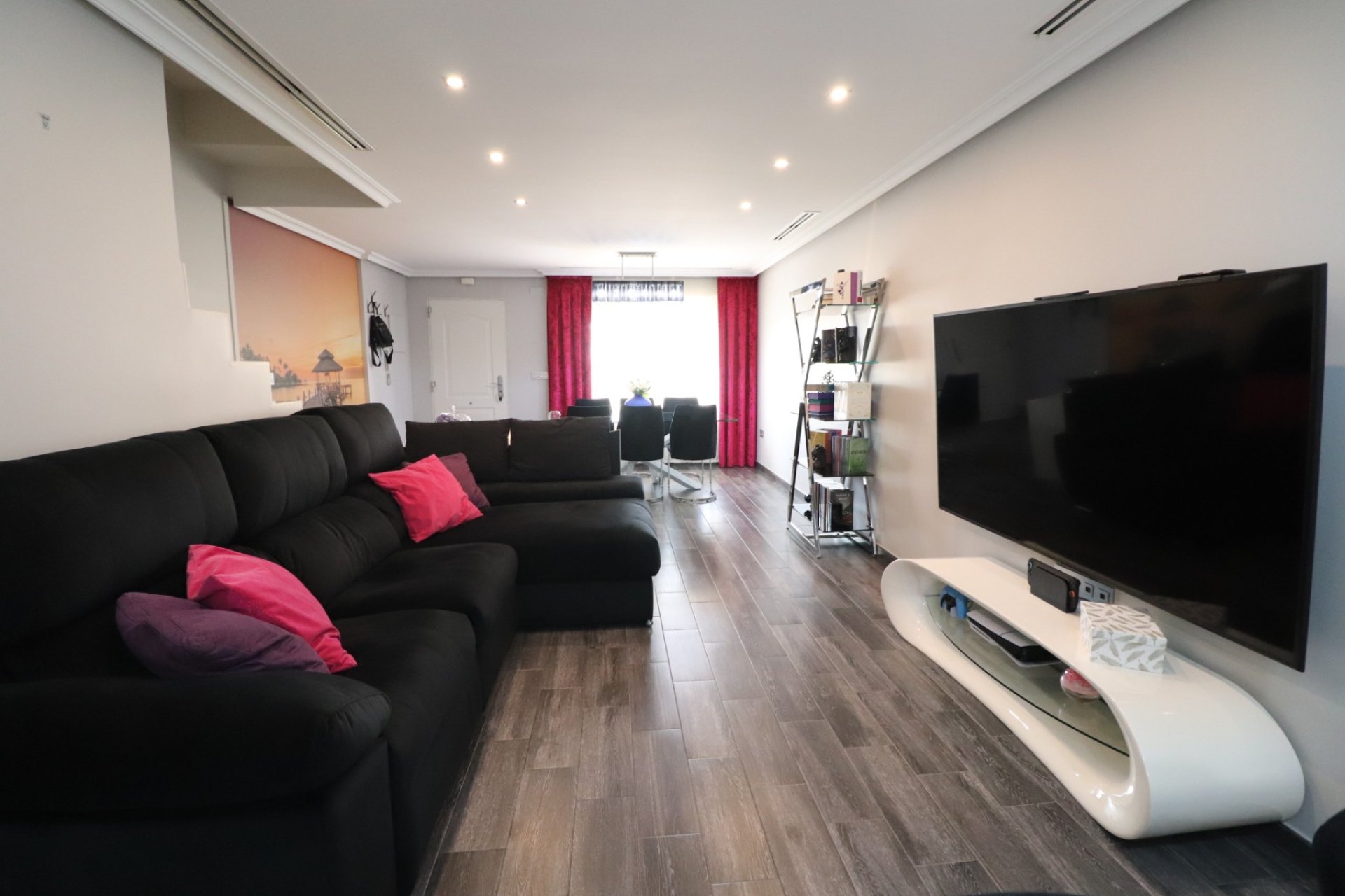 Resale - Townhouse -
Redovan - Redovan - Town