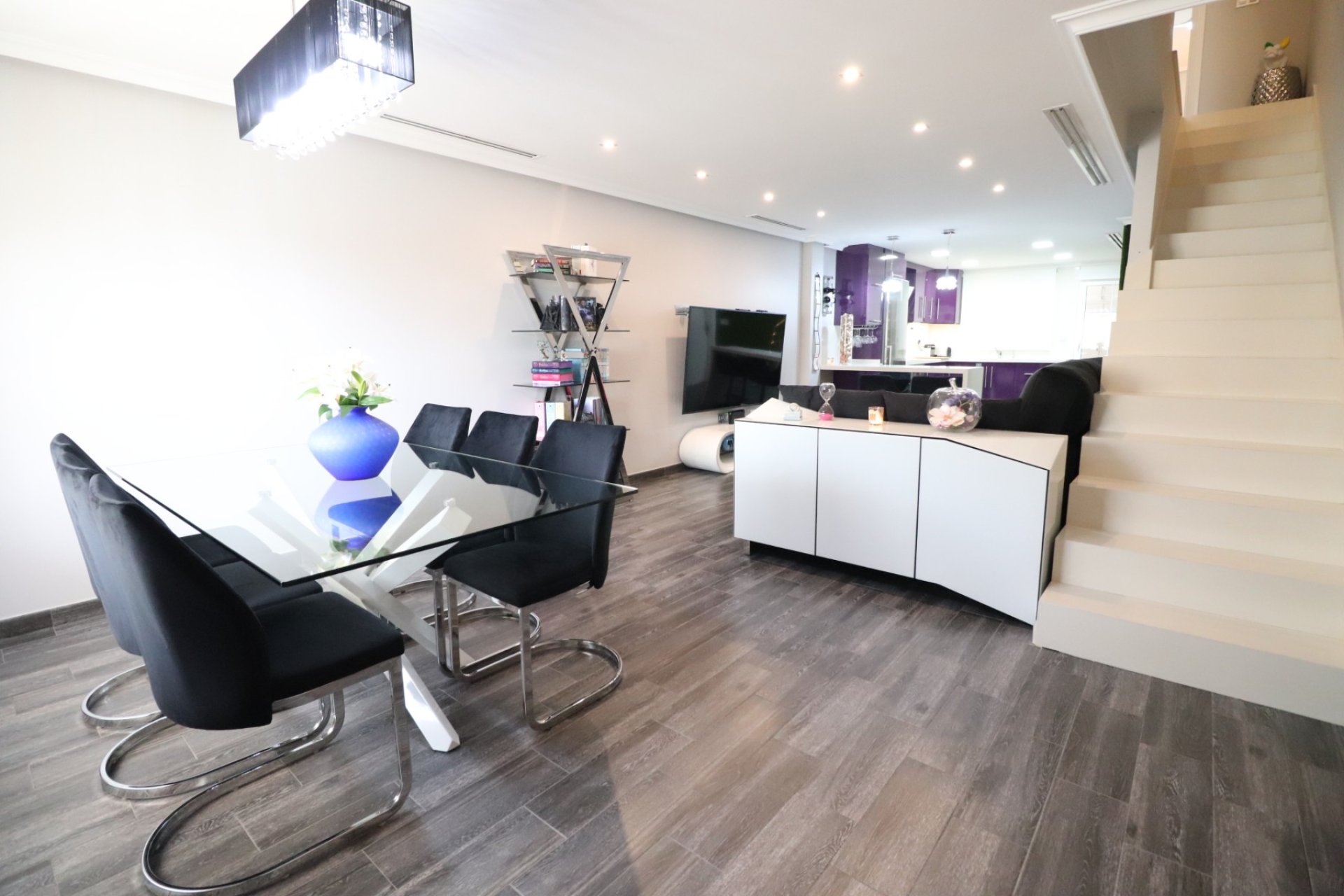 Resale - Townhouse -
Redovan - Redovan - Town