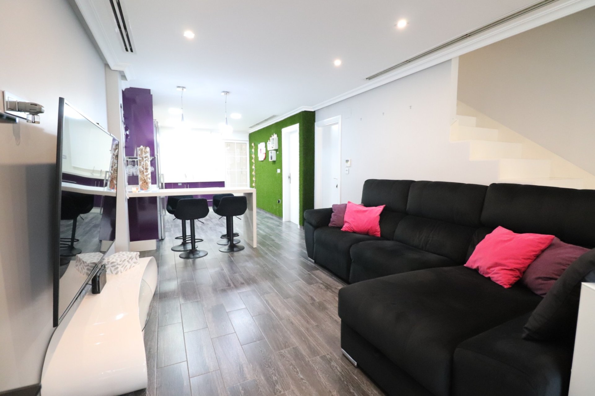 Resale - Townhouse -
Redovan - Redovan - Town