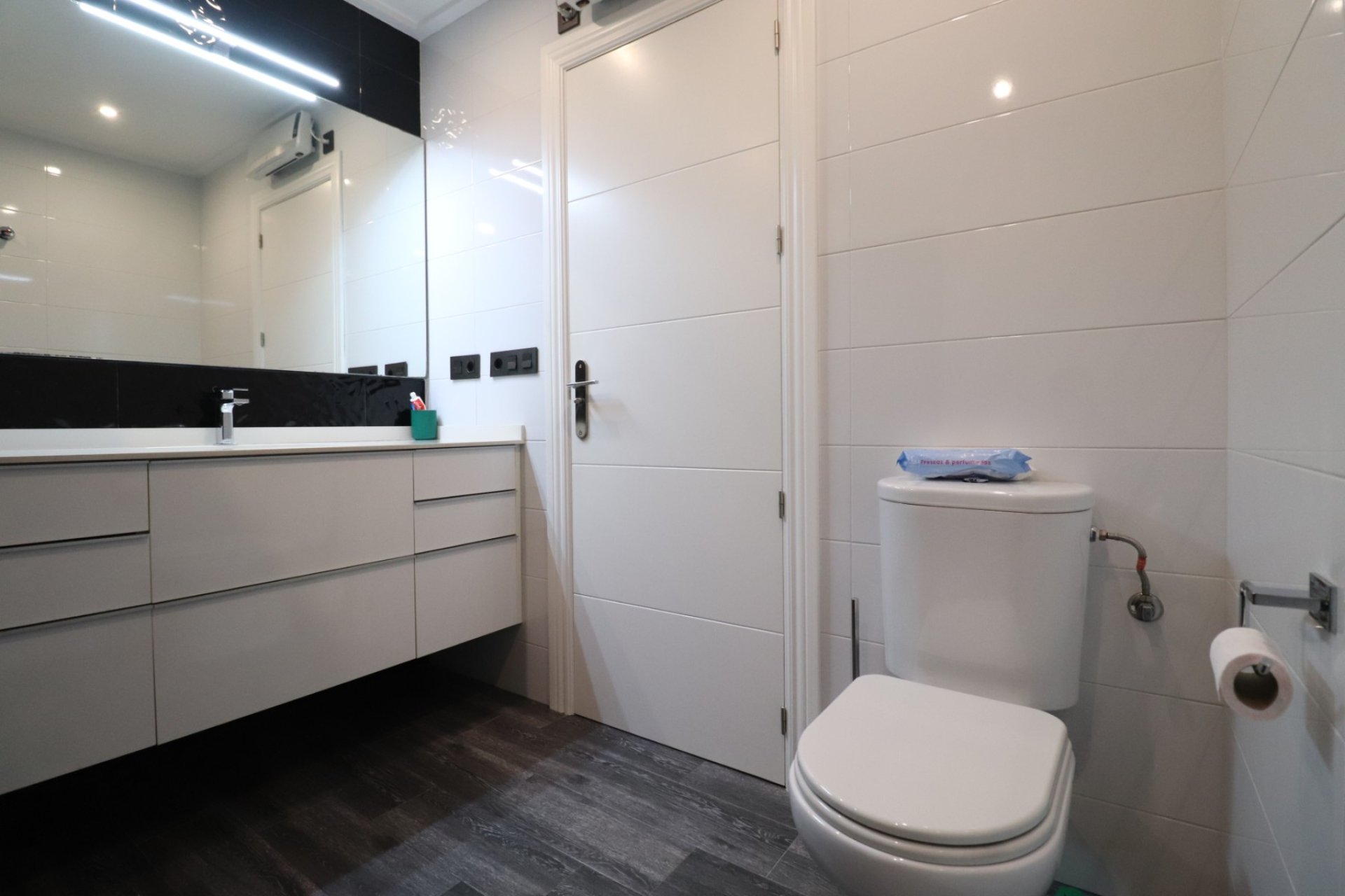 Resale - Townhouse -
Redovan - Redovan - Town