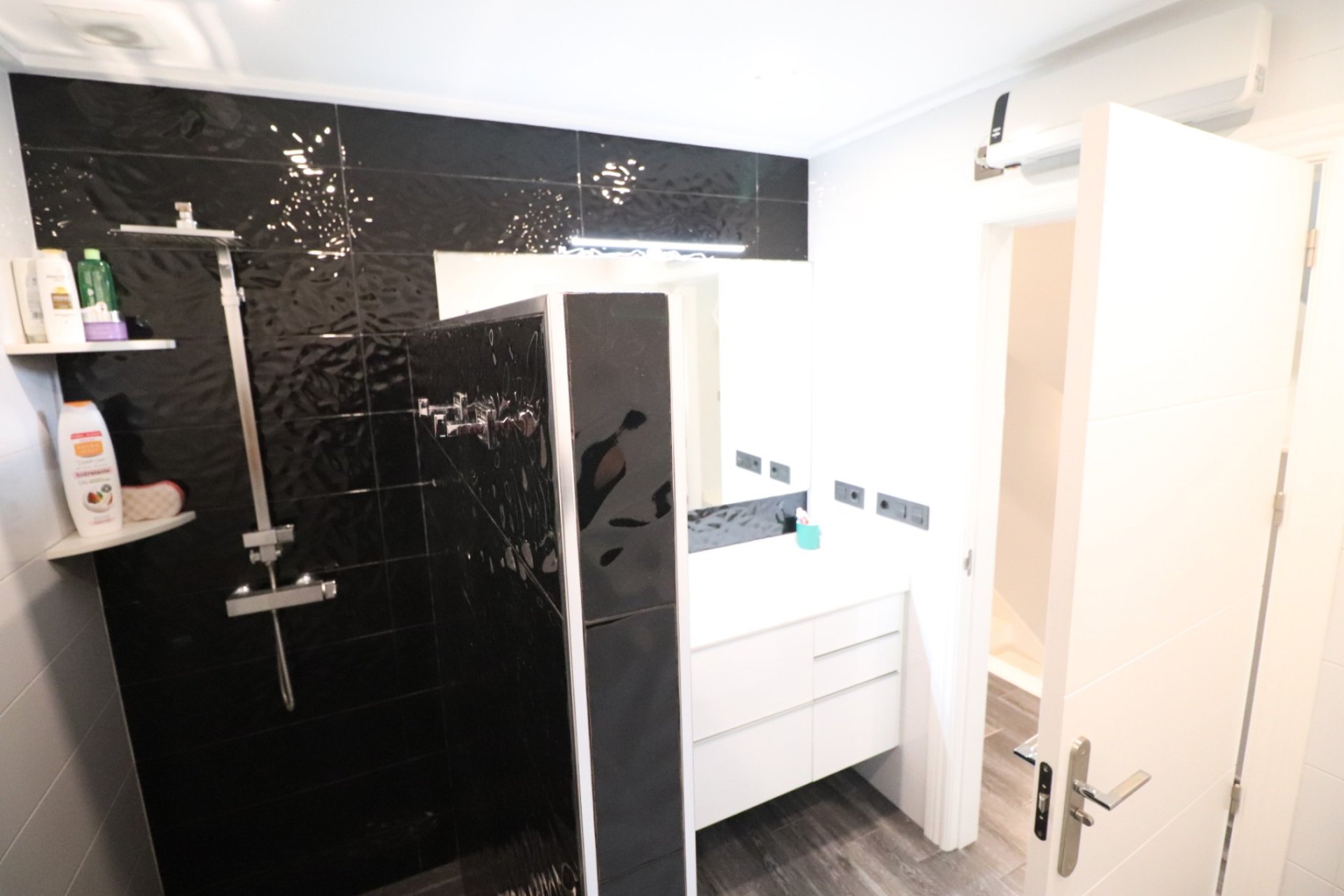 Resale - Townhouse -
Redovan - Redovan - Town